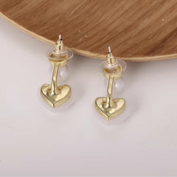 Heart Shaped Pearl Earrings - Picture 6 of 6